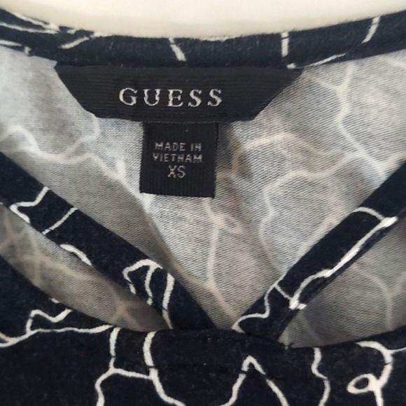 GUESS Black n White Floral design Cold Shoulder Front strappy bikercore Top XS - Picture 9 of 9